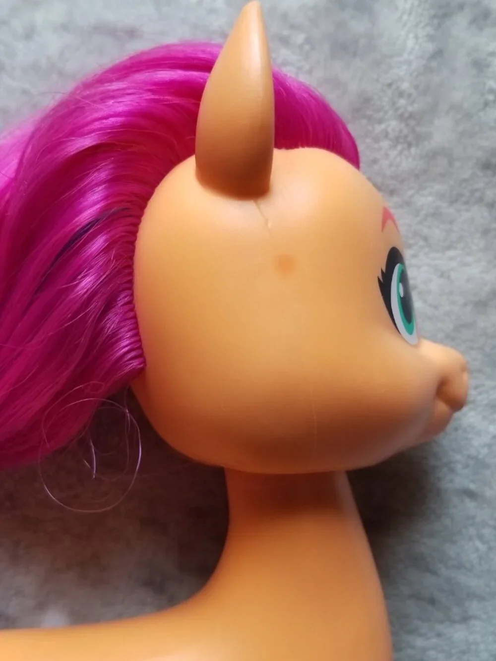 My Little Pony Figure Sunny Starscout Brushable Rainbow Reveal Orange Pink Hair